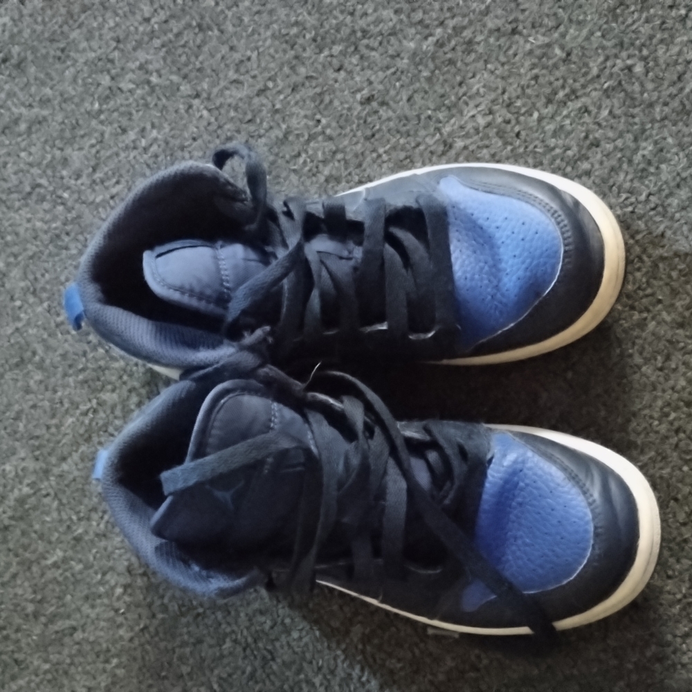 Boy size 2y Jordans